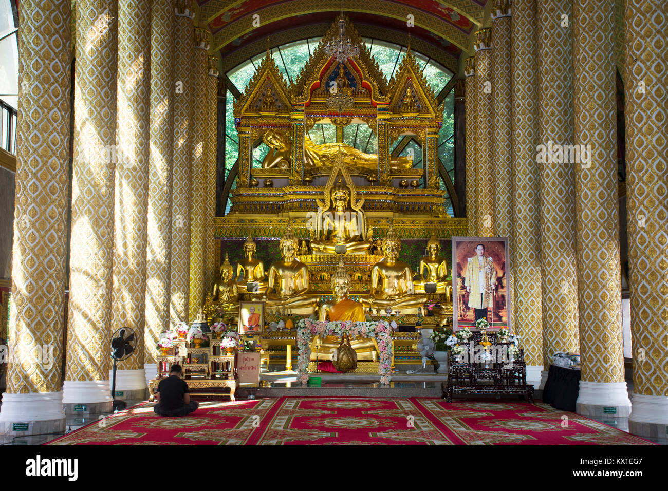 Decorazione d'interni e di Chedi del Wat Phra That Nong Bua per persone di viaggio visitare e pregare il buddha il 19 settembre 2017 in Ubon Ratchathani, Thail Foto Stock