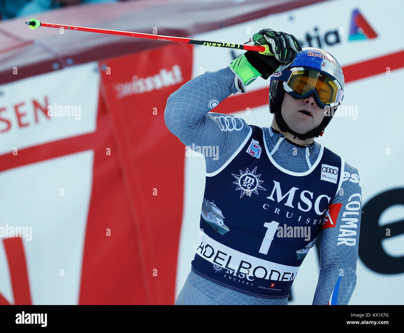 Adelboden, Svizzera. Il 6 gennaio, 2018. Alexis Pinturault di Francia reagisce dopo la seconda esecuzione di slalom gigante maschile gara al FIS Coppa del Mondo di Sci a Adelboden, Svizzera, Gennaio 6, 2018. Alexis Pinturault ha colto il terzo posto con 2:28,84 in totale. Credito: Ruben Sprich/Xinhua/Alamy Live News Foto Stock