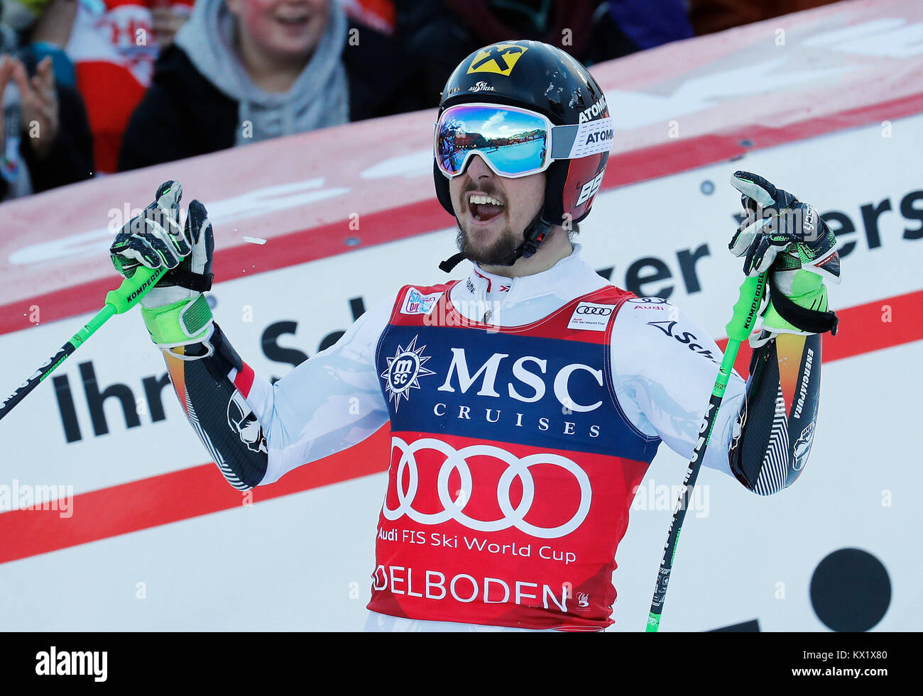 Adelboden, Svizzera. Il 6 gennaio, 2018. Marcel Hirscher di Austria festeggia dopo la seconda esecuzione di slalom gigante maschile gara al FIS Coppa del Mondo di Sci a Adelboden, Svizzera, Gennaio 6, 2018. Marcel Hirscher rivendicato il titolo con 2:28.63 in totale. Credito: Ruben Sprich/Xinhua/Alamy Live News Foto Stock