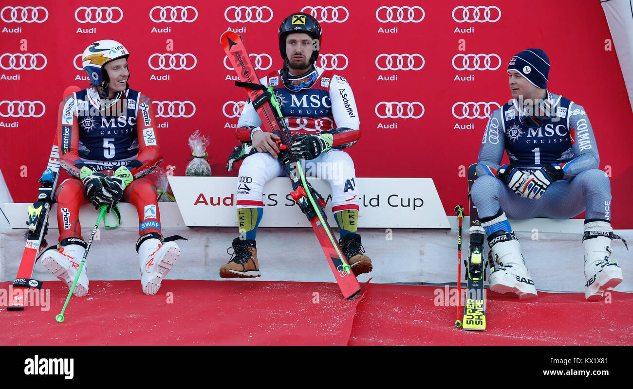 Adelboden, Svizzera. Il 6 gennaio, 2018. Henrik Kristoffersen (L) di Norvegia, Marcel Hirscher (C) di Austria e Alexis Pinturault di Francia celebrare dopo la seconda esecuzione di slalom gigante maschile gara al FIS Coppa del Mondo di Sci a Adelboden, Svizzera, Gennaio 6, 2018. Marcel Hirscher rivendicato il titolo con 2:28.63 in totale. Credito: Ruben Sprich/Xinhua/Alamy Live News Foto Stock