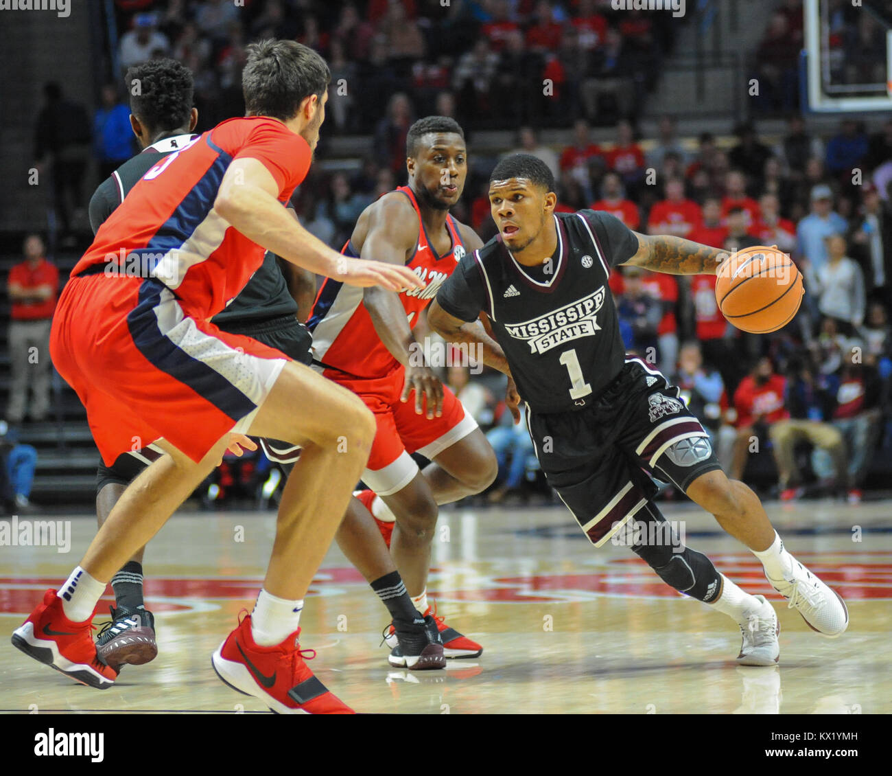 Gennaio 06, 2018; Oxford, MS, USA; MSU Bulldogs sophmore guardia, LAMAR PETERS (1), spinge attraverso l' Ole Miss difesa e verso il canestro. L' Ole Miss ribelli hanno sconfitto la Mississippi State University Bulldogs, 64-58, in un rivale NCAA D1 corrispondono fino al padiglione. Kevin Langley/CSM Credito: Cal Sport Media/Alamy Live News Foto Stock