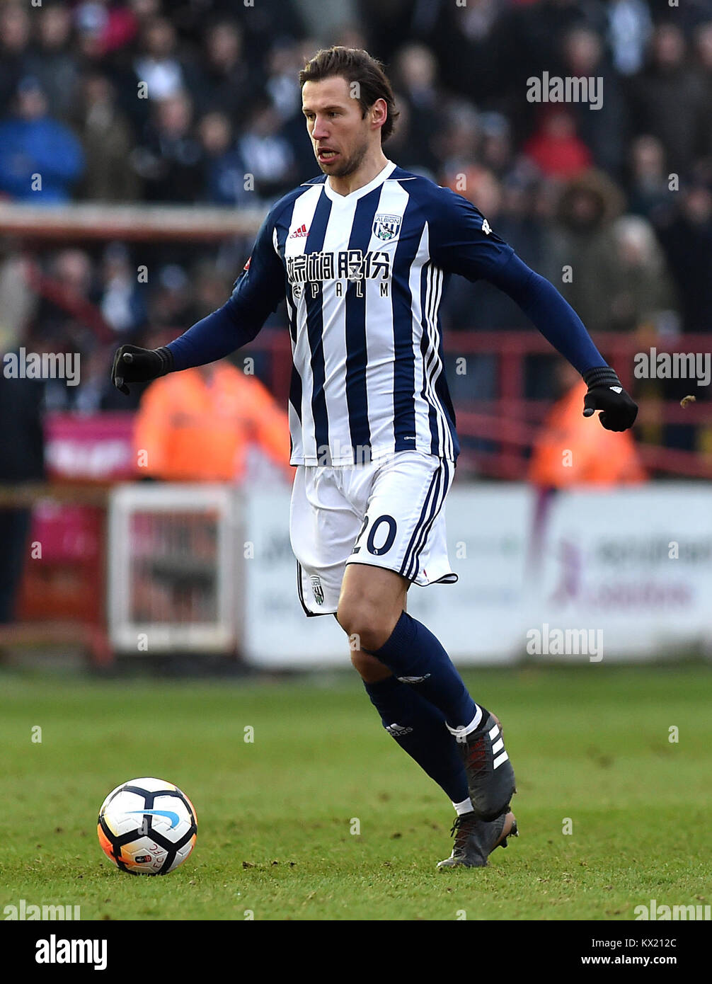 West Bromwich Albion's Grzegorz Krychowiak durante la FA Cup, terzo round corrispondono a St James Park, Exeter. Stampa foto di associazione. Picture Data: Sabato 6 gennaio 2018. Vedere PA storia SOCCER Exeter. Foto di credito dovrebbe leggere: Simon Galloway/filo PA. Restrizioni: solo uso editoriale nessun uso non autorizzato di audio, video, dati, calendari, club/campionato loghi o 'live' servizi. Online in corrispondenza uso limitato a 75 immagini, nessun video emulazione. Nessun uso in scommesse, giochi o un singolo giocatore/club/league pubblicazioni. Foto Stock