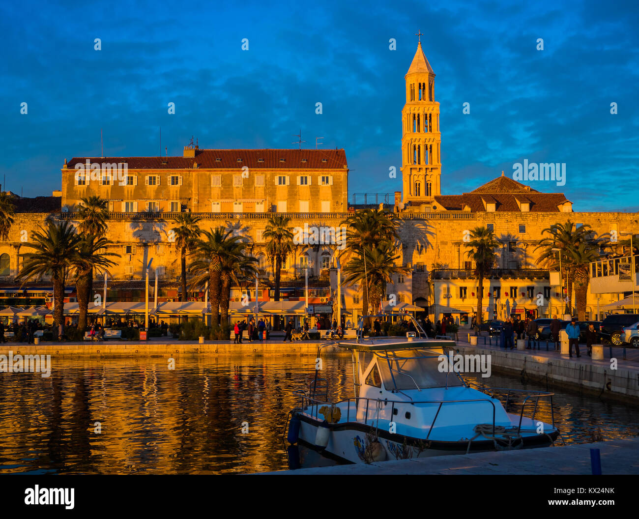 Split, Croazia - 30 dicembre 2017 - Split, Croazia su un bel pomeriggio durante il tramonto. Foto Stock