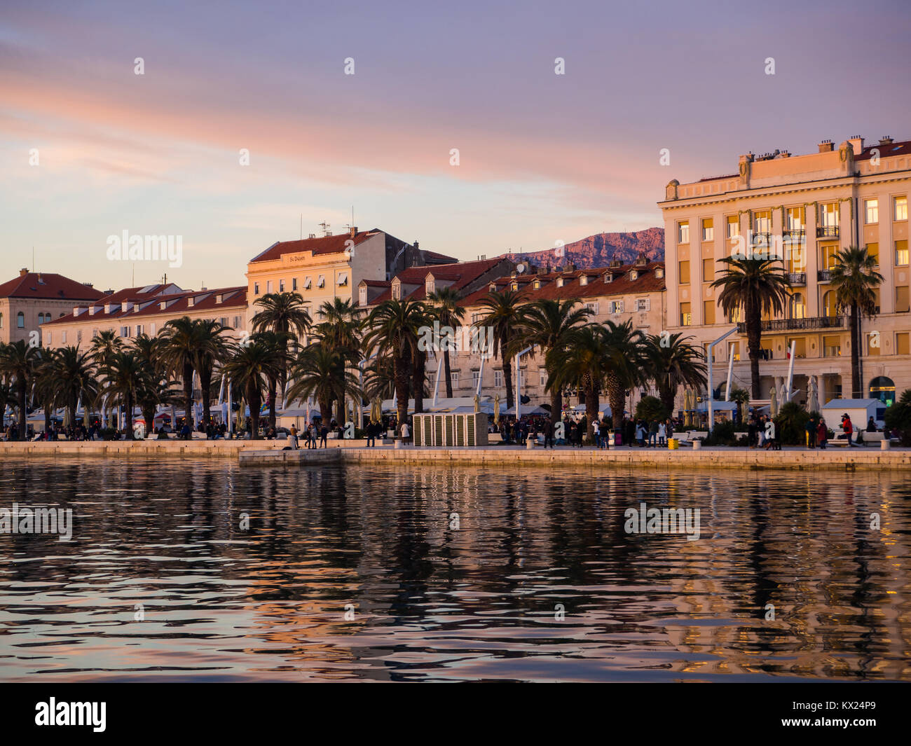 Split, Croazia - 30 dicembre 2017 - Split, Croazia su un bel pomeriggio durante il tramonto. Foto Stock