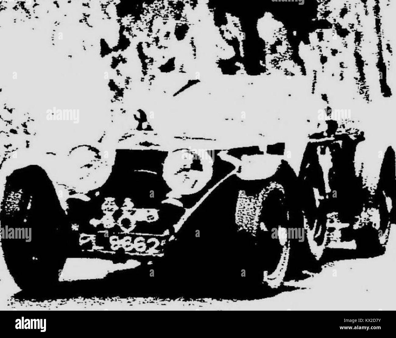 1932 fotografia di Donald Healey alla guida di un Invicta nella corsa Critérium Parigi-Nizza, che mostra le corse automobilistiche e la cultura sportiva dei primi anni del XX secolo. Foto Stock
