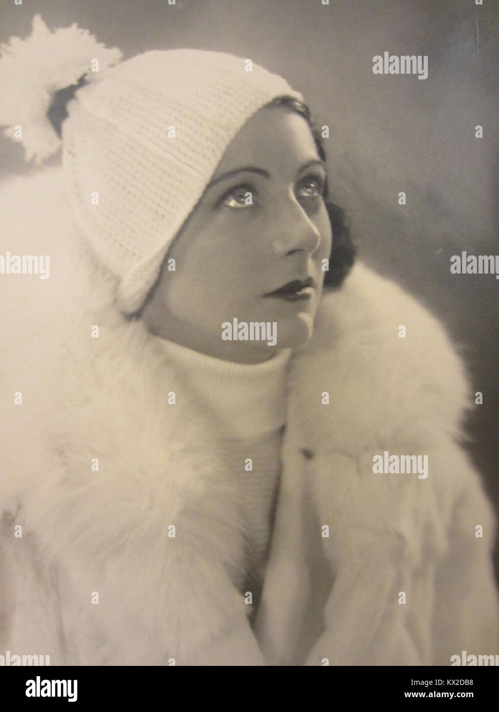 Dora Söderberg-Carlsten è stata un'attrice svedese nota per il suo lavoro nel teatro e nel cinema durante il XX secolo, contribuendo alle arti dello spettacolo scandinave Foto Stock