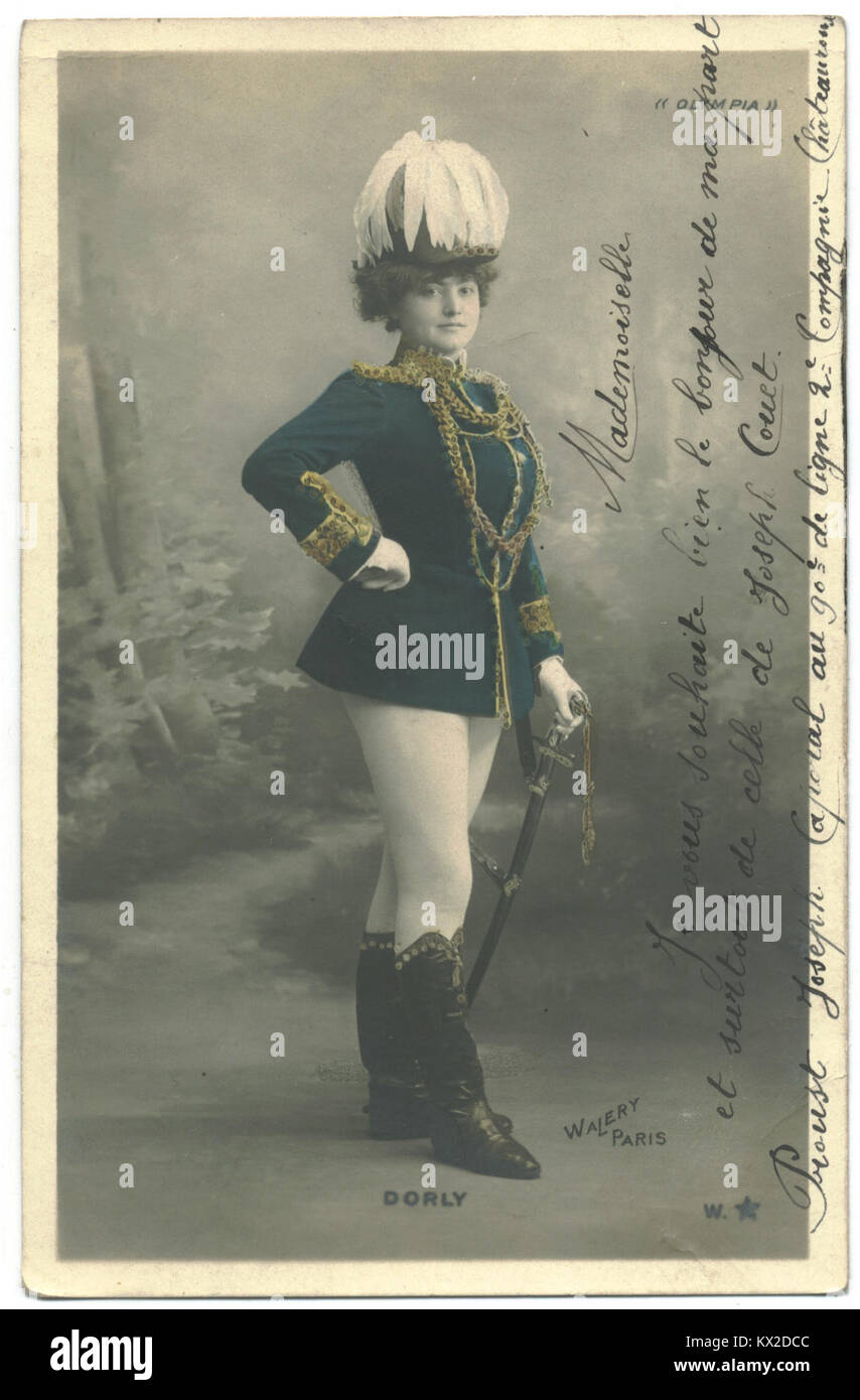 Fotografia dell'attrice francese Dorly W. che si esibisce all'Olympia del 1916, raffigurante teatro, performance e scenografia dei primi anni del XX secolo di Waléry. Foto Stock