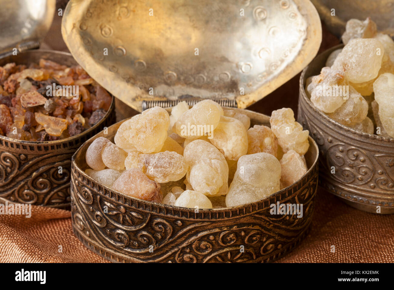 Incenso è una resina aromatica, usato per i riti religiosi, incenso e profumi. Alta qualità di resina di incenso da Dhofar, Oman e mirra dall et Foto Stock
