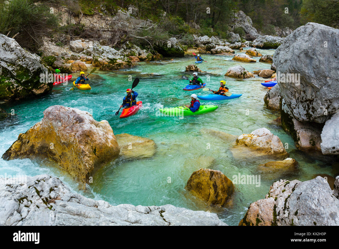 Kayak, Soca river, Soca Valley, sulle Alpi Giulie, comune di Bovec, Slovenia, Europa Foto Stock