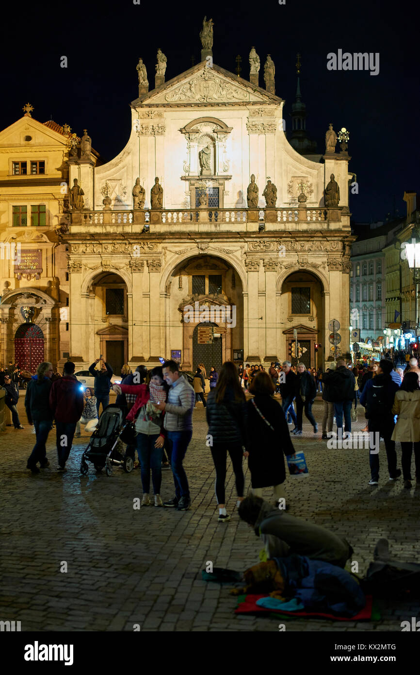 Chiesa di San Salvator, Kostel Nejsvětějšího Salvátora, Praga illuminata di notte Foto Stock