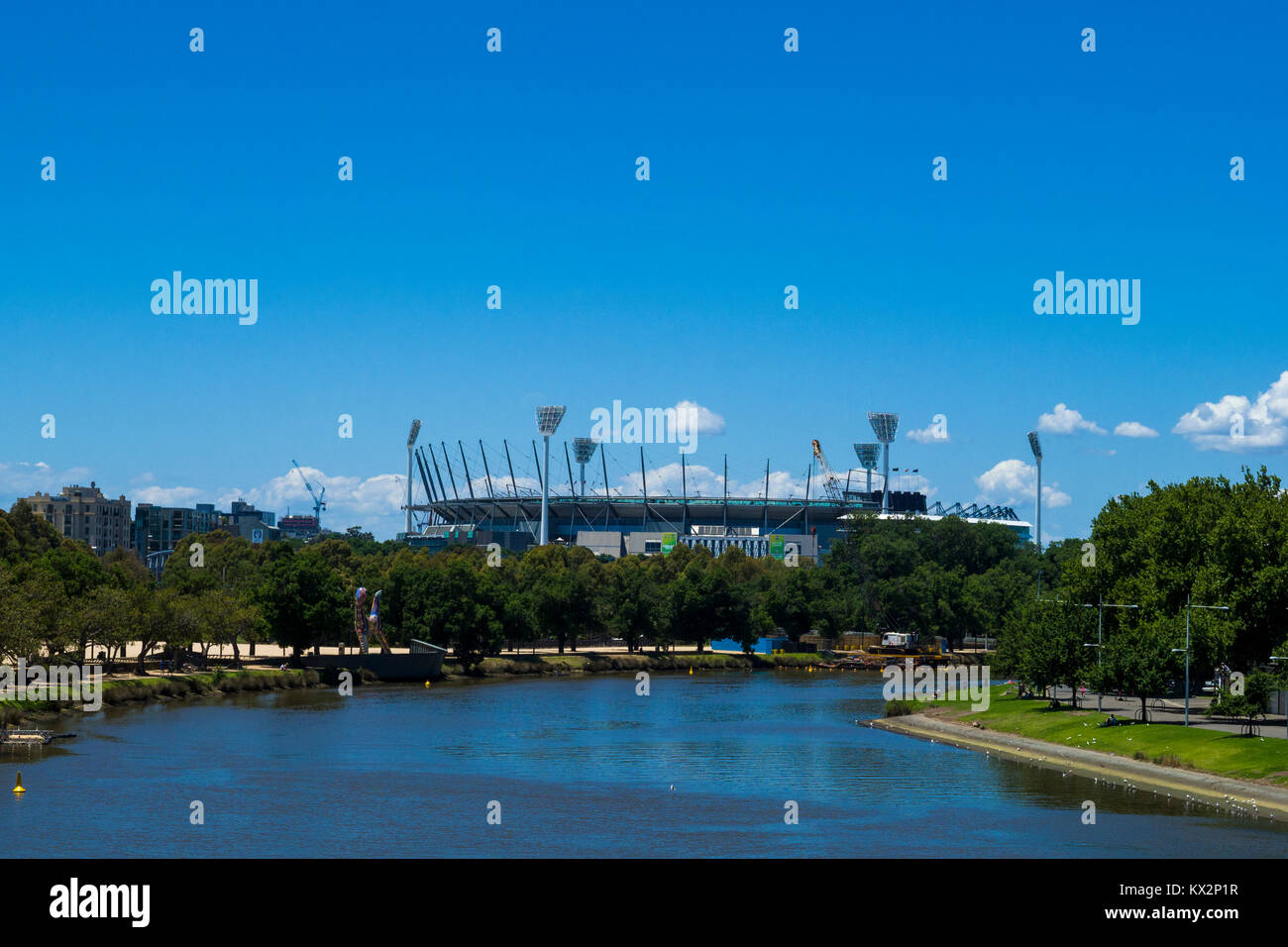 Il fiume Yarra e il Melbourne Cricket Ground (MCG), Melbourne, Victoria, Australia. Foto Stock