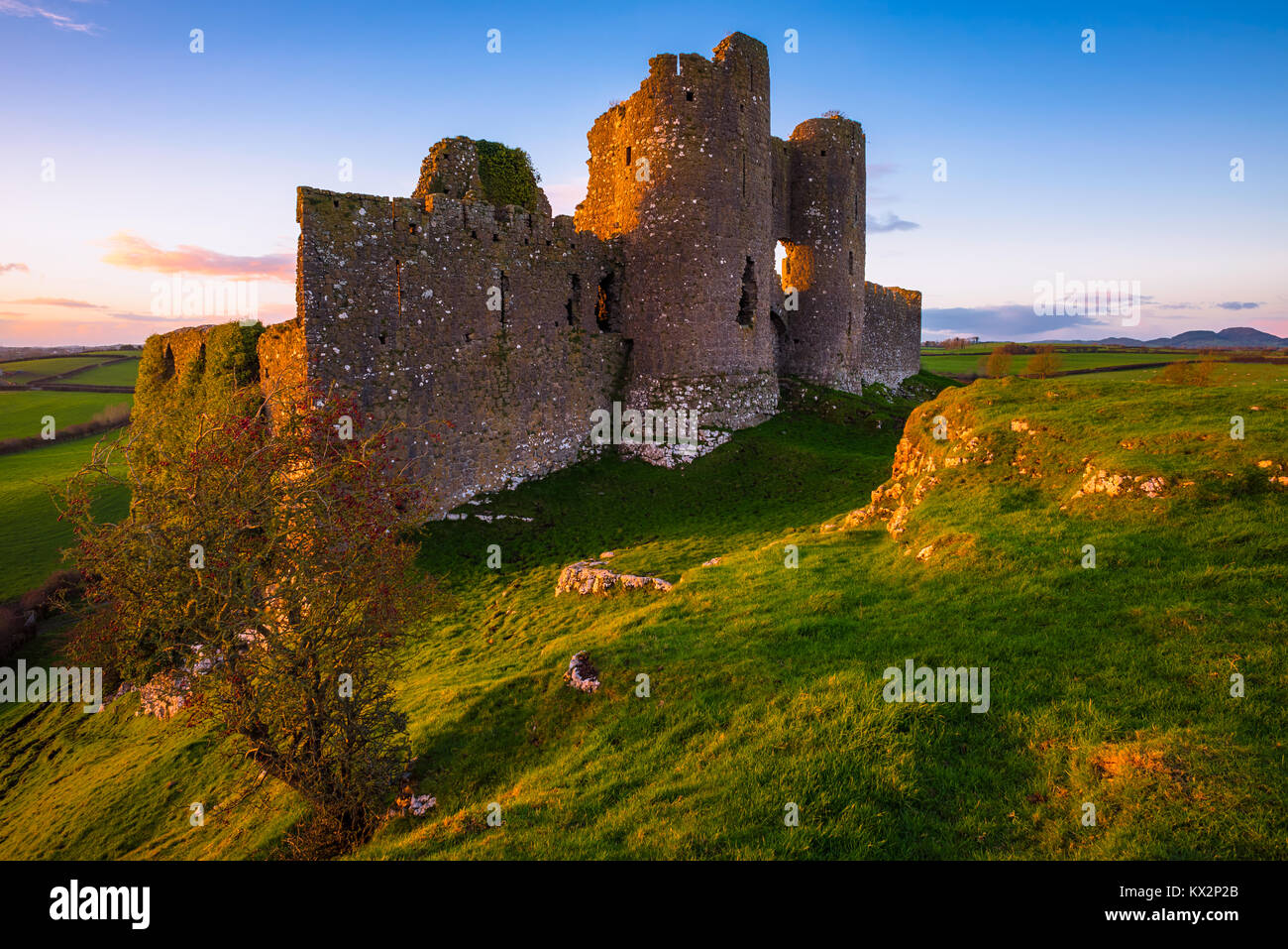 Le rovine del castello di Roche, nella contea di Louth in Irlanda Foto Stock