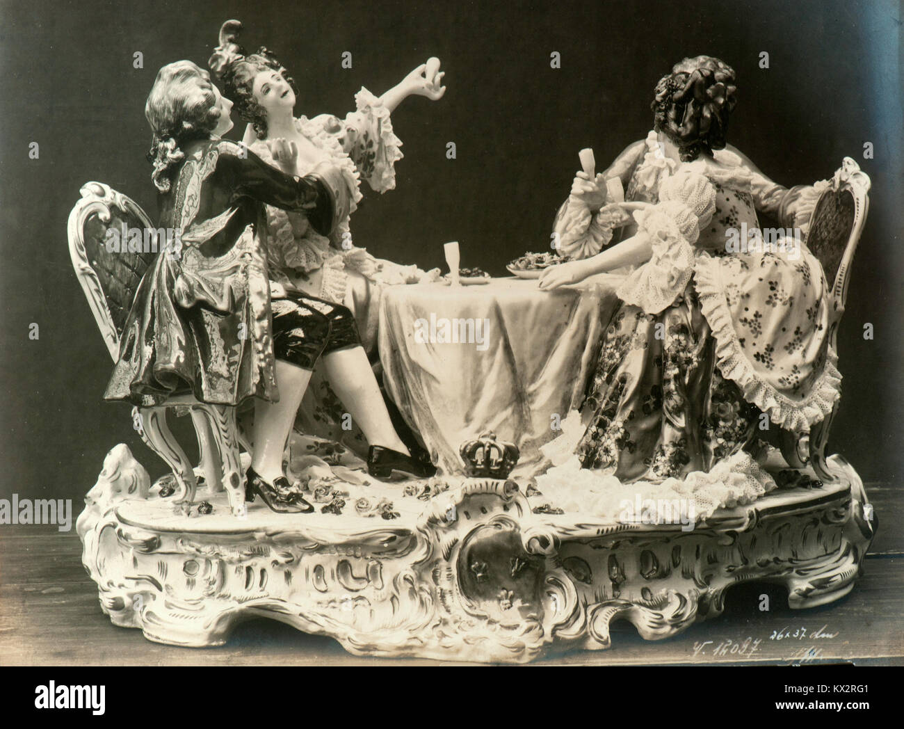 Immagine presa da un campionario di porcellane tedesche venditore preparato per Paris Expo (1900) Foto Stock