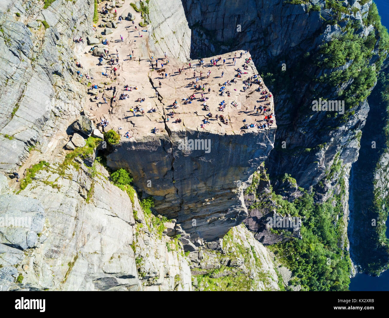 Prekestolen o Prekestolen o pulpito antenna Rock vista panoramica, Norvegia. Prekestolen è una ripida scogliera che si eleva al di sopra del Lysefjord. Foto Stock