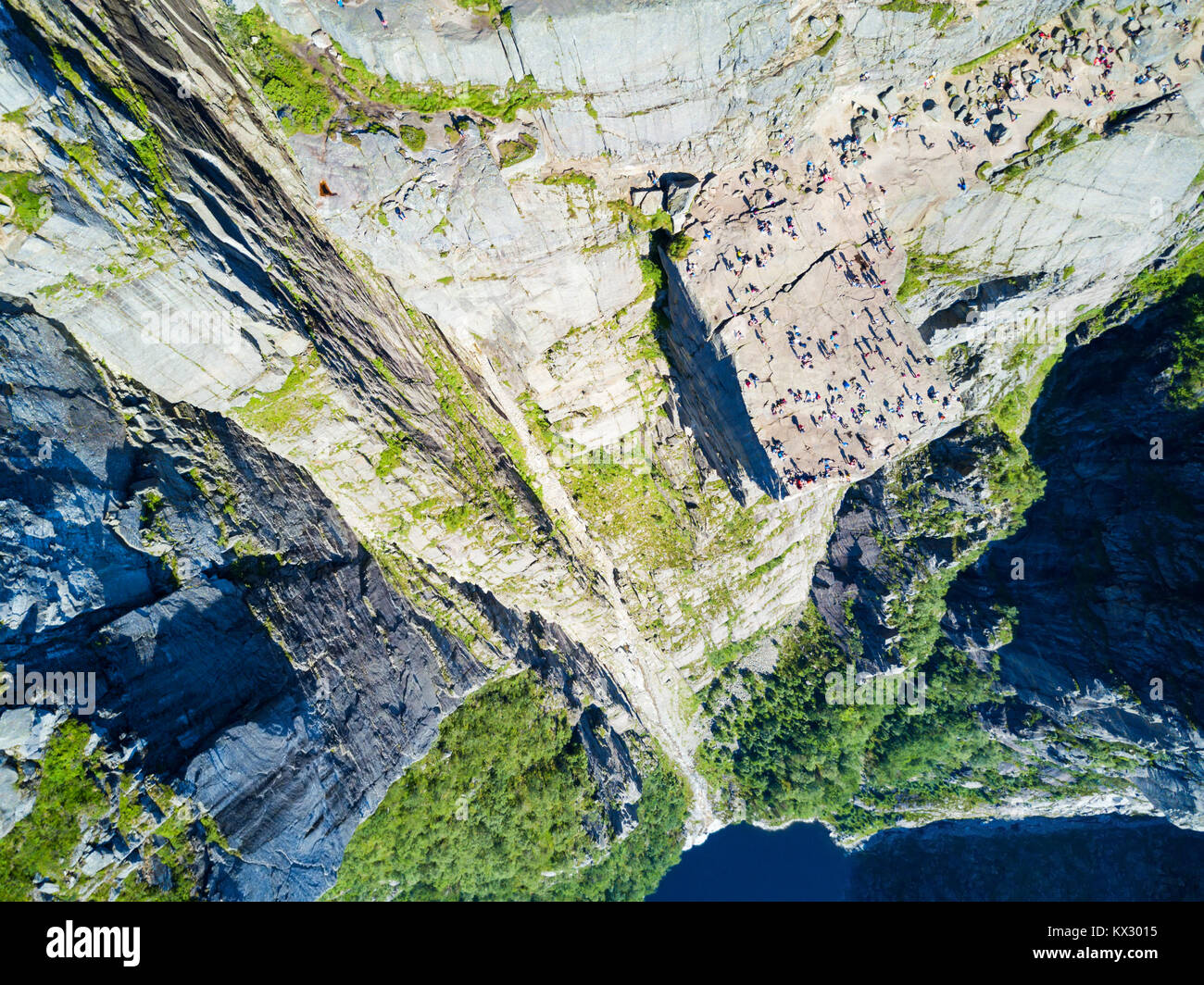 Prekestolen o Prekestolen o pulpito antenna Rock vista panoramica, Norvegia. Prekestolen è una ripida scogliera che si eleva al di sopra del Lysefjord. Foto Stock