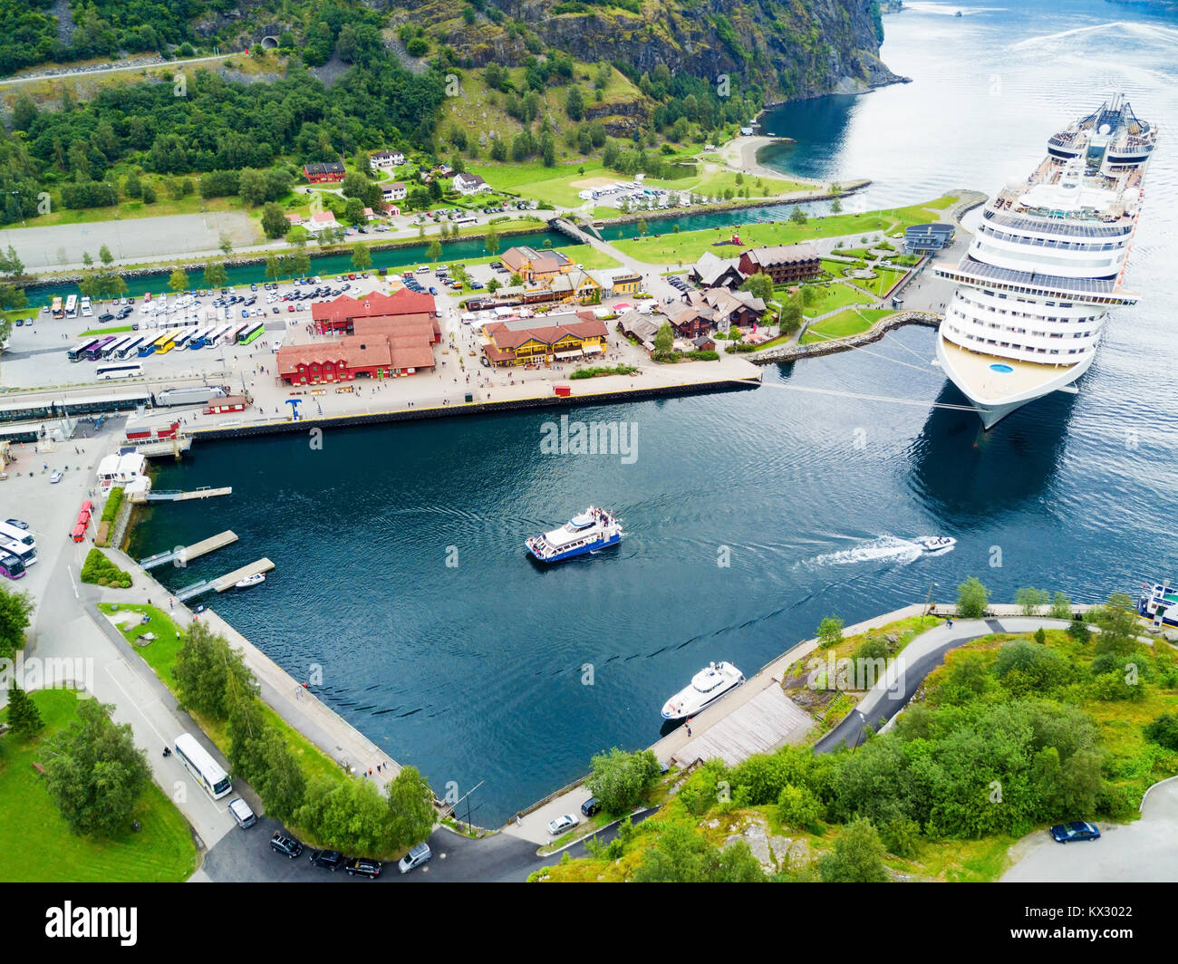 In nave da crociera Flam. Flam è un villaggio in Flamsdalen, all'Aurlandsfjord un ramo del Sognefjord, comune di Aurland, Norvegia. Foto Stock