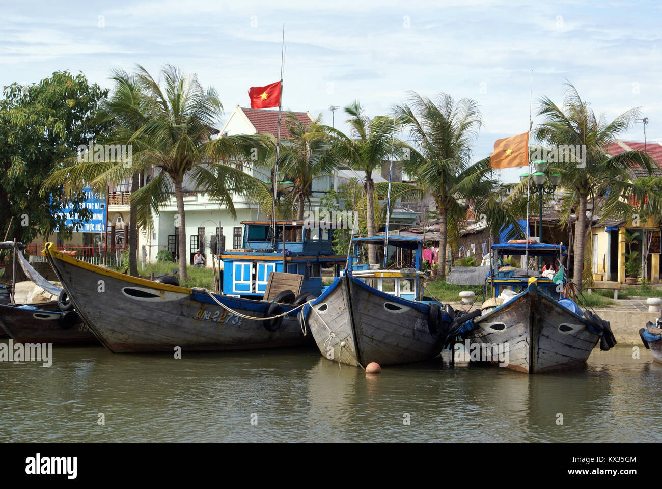 Barche sul fiume di Hoi An, Vietnam Foto Stock