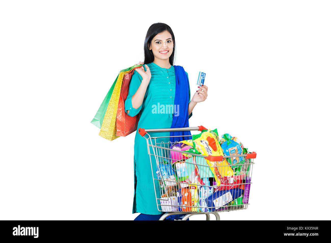 Shopping-Bag femmina con Debit Card Shopping-Trolley e piena di negozi di generi alimentari Foto Stock
