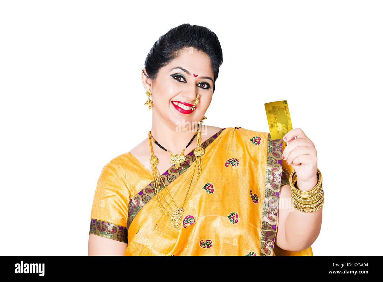 Indian Marathi donna Diwali Shopping mostra Carta di Credito Foto Stock