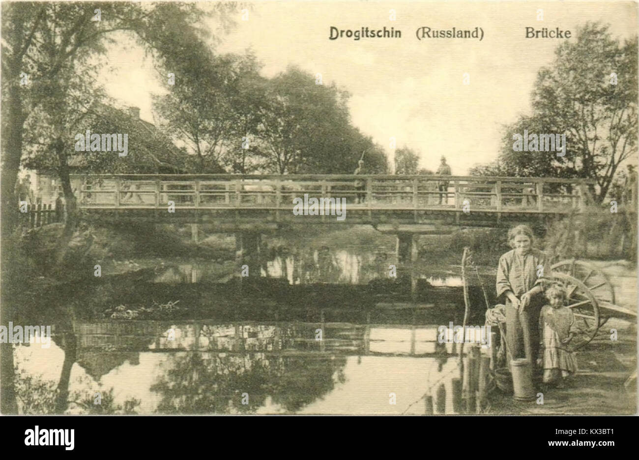 Questa immagine, intitolata 'Drahicyn, Lachavicki. ???????? , ????????? ' del 1916, sembra presentare un soggetto storico in una posizione sconosciuta. I dettagli del titolo rimangono poco chiari a causa del testo non tradotto, che può riferirsi a un particolare evento o individui di quel momento. Per interpretare appieno questa immagine occorrono ulteriori ricerche. Foto Stock