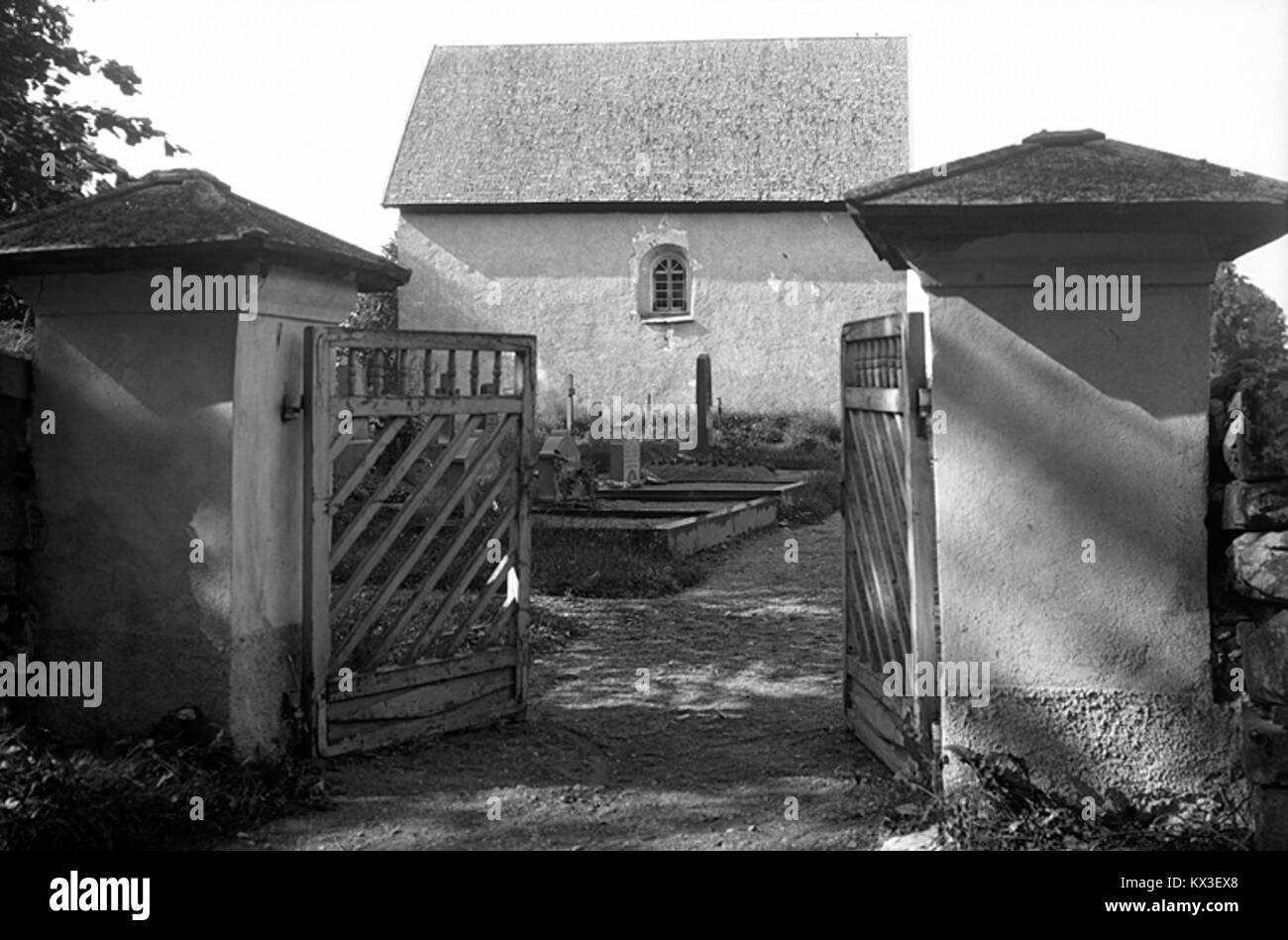 Un'immagine d'archivio della vecchia chiesa di Dädesjö in Svezia, che mostra dettagliati dipinti murali medievali ed elementi strutturali in legno conservati dal XIII secolo. Foto Stock