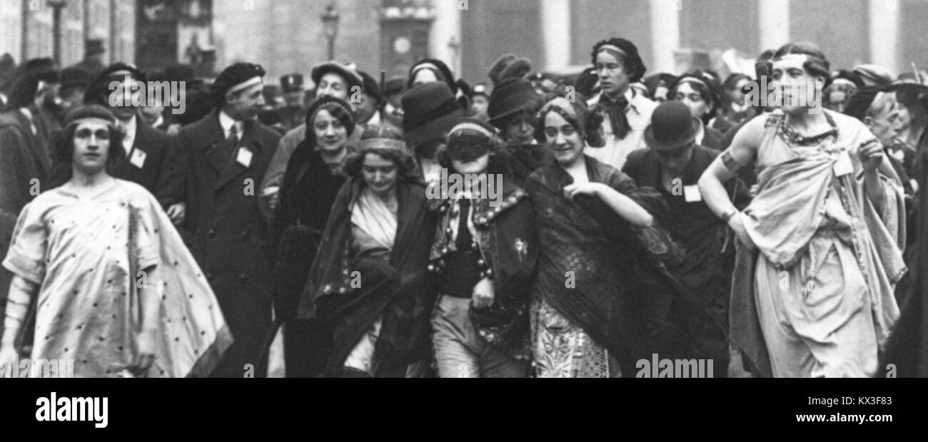 Défilé des étudiants rue Soufflot le Mardi Gras 20 février 1912 - détail d'onu cliché de l'Agence Rol Foto Stock