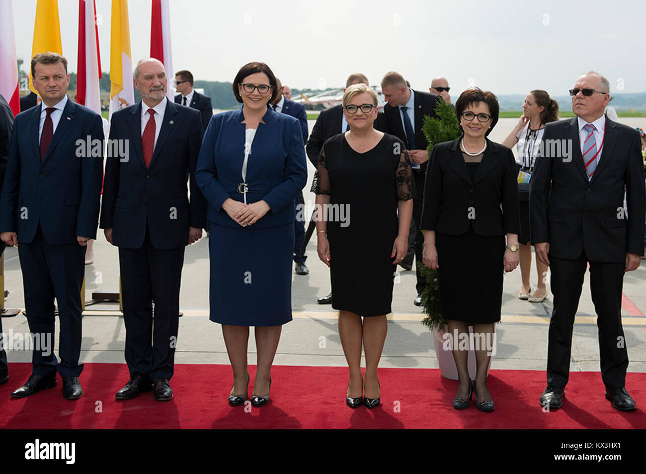 Una fotografia della giornata Mondiale della Gioventù che mostra un raduno globale di giovani partecipanti impegnati in attività religiose e culturali, evidenziando l'unità e la celebrazione internazionali. Foto Stock