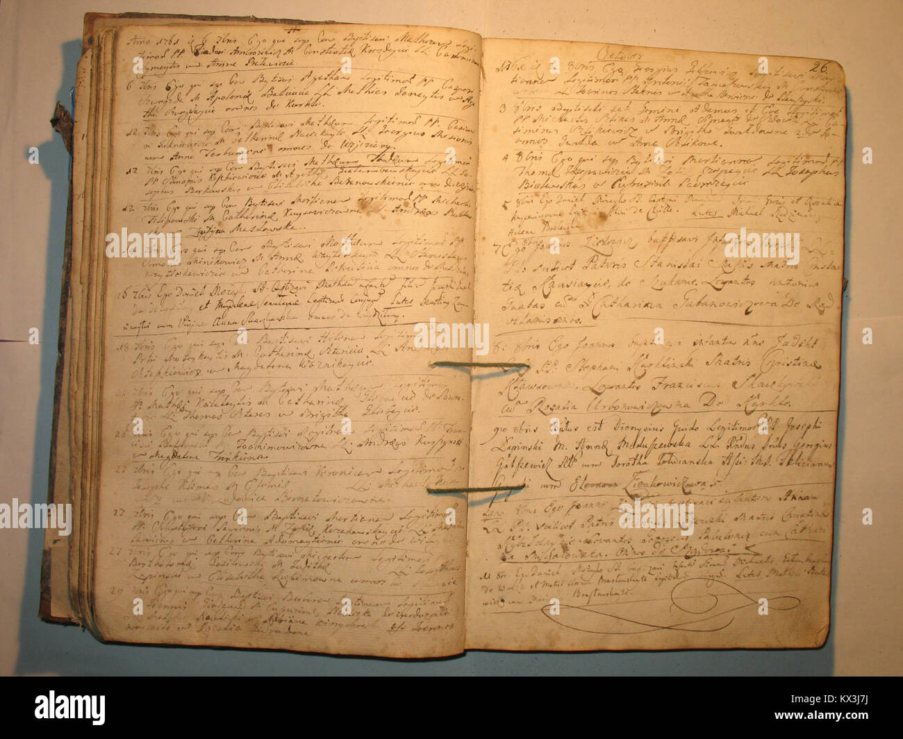 Registro battesimale della chiesa di Šeduvos, che documenta le nascite e i battesimi tra il 1758-1779 nella locale parrocchia lituana. Foto Stock