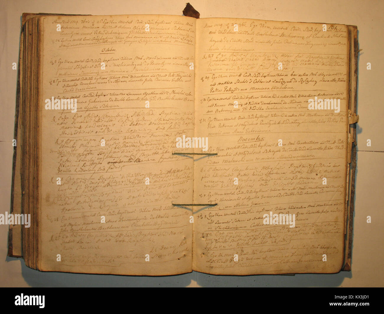 Questo Šeduva registro battesimale della Chiesa cattolica romana registra i battesimi dal 1758 al 1779 e fornisce informazioni storiche e genealogiche. Foto Stock