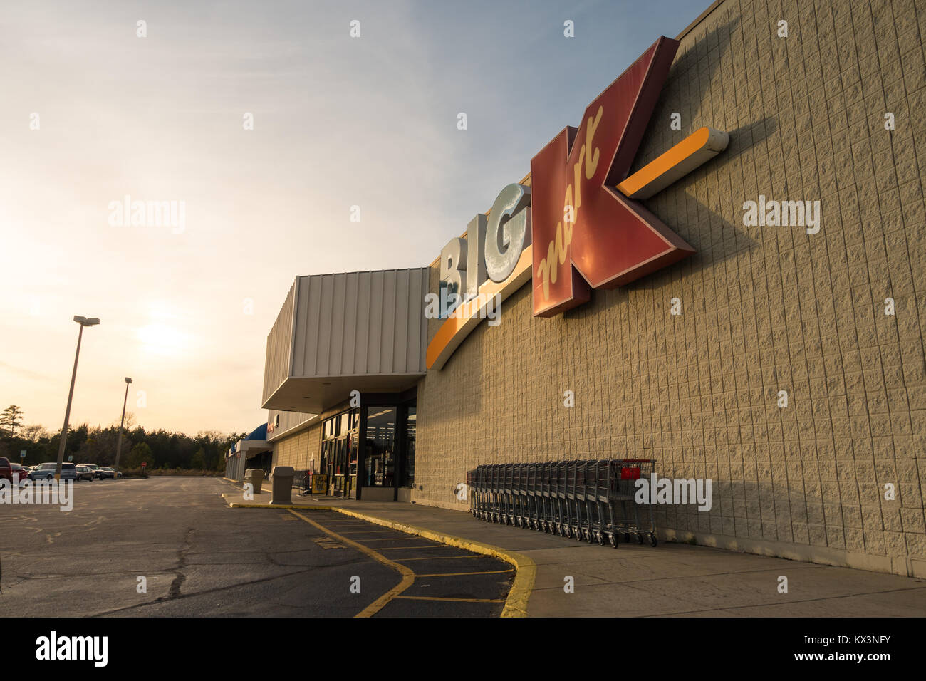 Tramonto sul vecchio Kmart Shopping Centre in Lexington, SC Dicembre 2018 Foto Stock