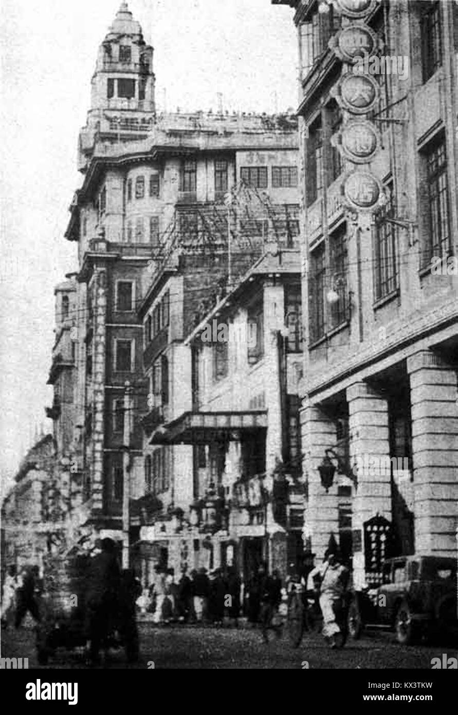 Changti Avenue, una strada principale di una città cinese, che mostra la disposizione urbana, i trasporti e gli edifici lungo la strada. Foto Stock