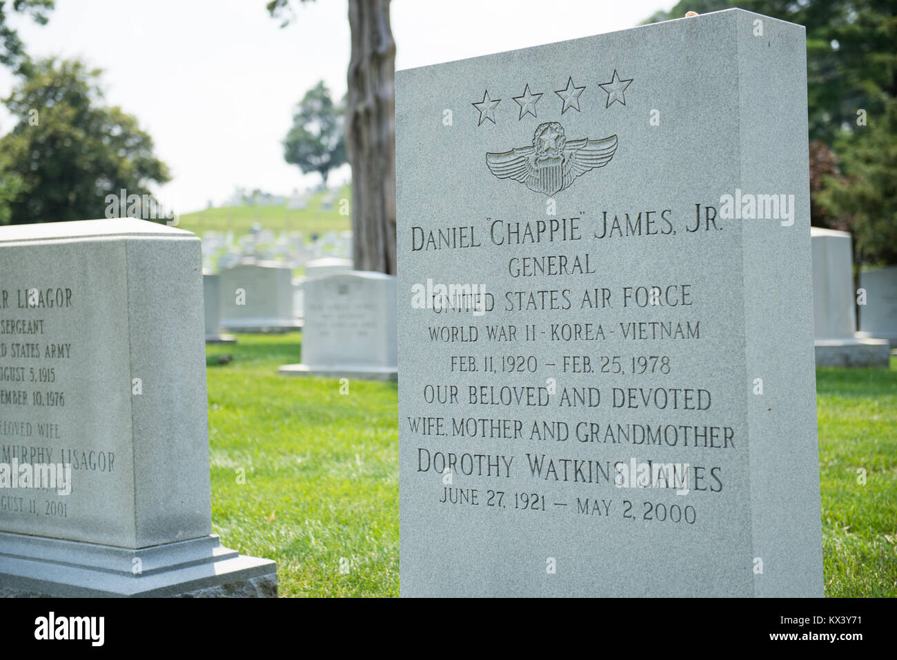Questa voce documenta Daniel "Chappie" James Jr., un generale dell'aeronautica afroamericana e figura militare di rilievo, mettendo in evidenza la sua carriera e i suoi risultati. Foto Stock
