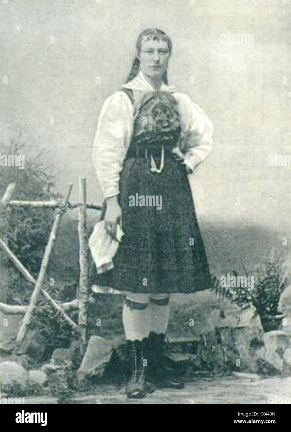 Donne in abiti tradizionali della valle di Ziljska, Carinzia, Slovenia, che rappresentano i costumi di abbigliamento regionali e il patrimonio culturale. Foto Stock