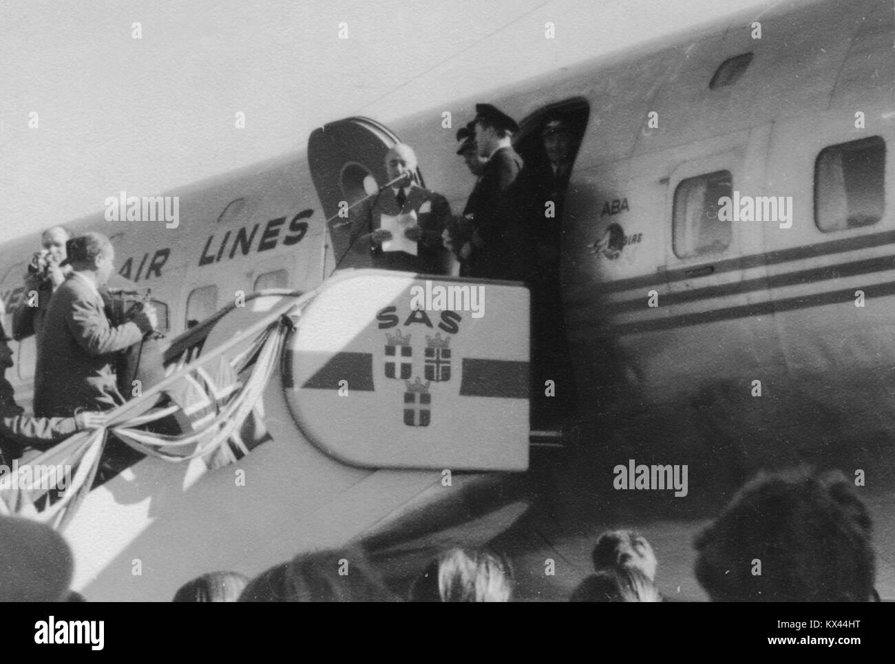 Il primo Douglas DC-6, un aereo di linea a quattro motori ad elica introdotto a metà del XX secolo, contribuì allo sviluppo dell'aviazione commerciale in tutto il mondo. Foto Stock