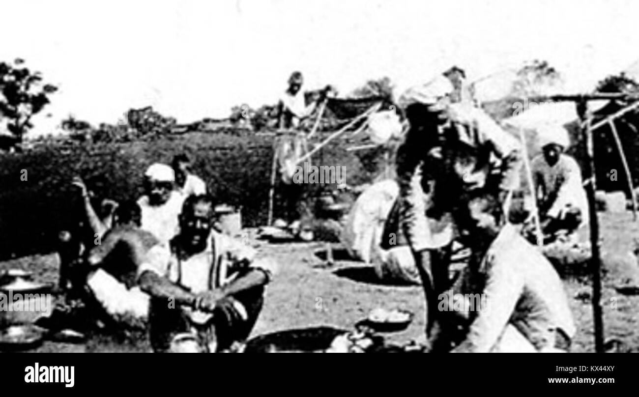 Der Generalfeldmarschall legt einen Kranz am Iltis-Denkmal nieder, und besucht das Inderlager bei Zikawei 5 Foto Stock