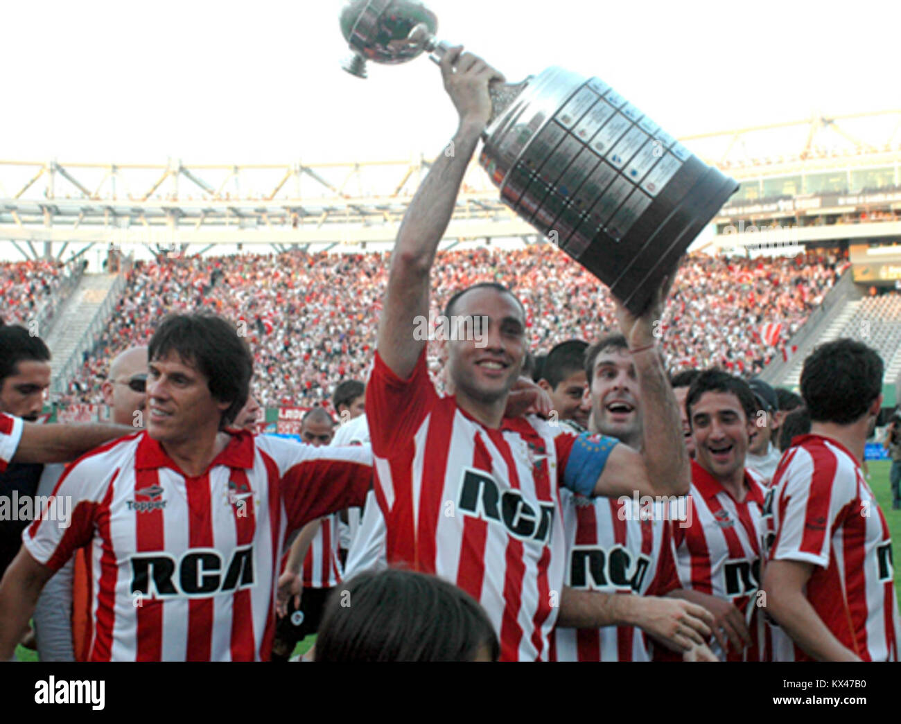 Questa fotografia cattura il torneo di calcio Desbato Libertadores del 2009, parte della serie Copa Libertadores, con squadre sudamericane che partecipano a un importante evento internazionale. Foto Stock