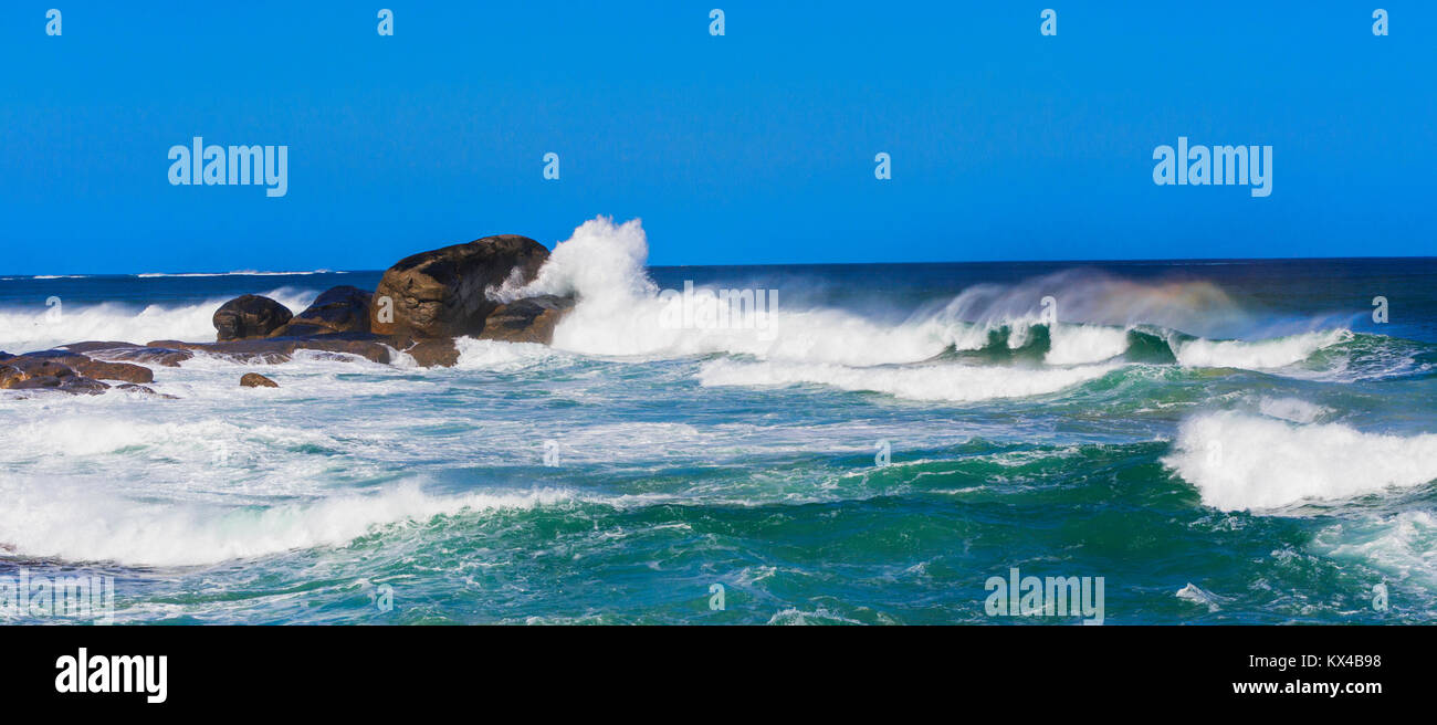 Grandi onde che si infrangono a Redgate Spiaggia Vicino Fiume Margaret. Australia occidentale Foto Stock