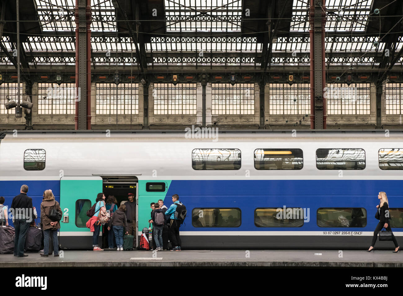 Francia, Parigi (75), per la Gare de Lyon, persone di salire a bordo di un TGV Foto Stock