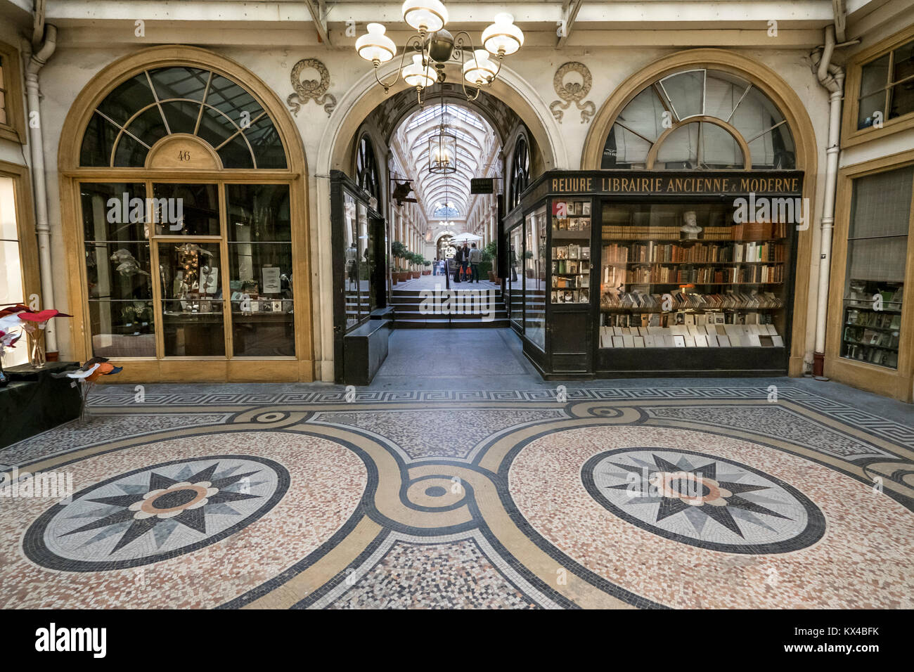 Francia, Parigi, passaggio Vivienne, pavimento a mosaico Foto Stock