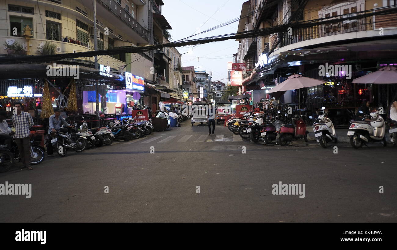 136 Street Tourist Area di Vita notturna Bar Area dopo ore di divertimento Foto Phnom Penh Cambogia Foto Stock