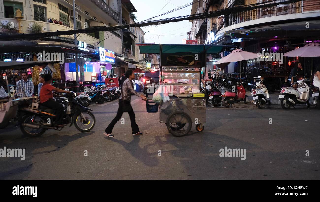 136 Street Tourist Area di Vita notturna Bar Area dopo ore di divertimento Foto Phnom Penh Cambogia Foto Stock