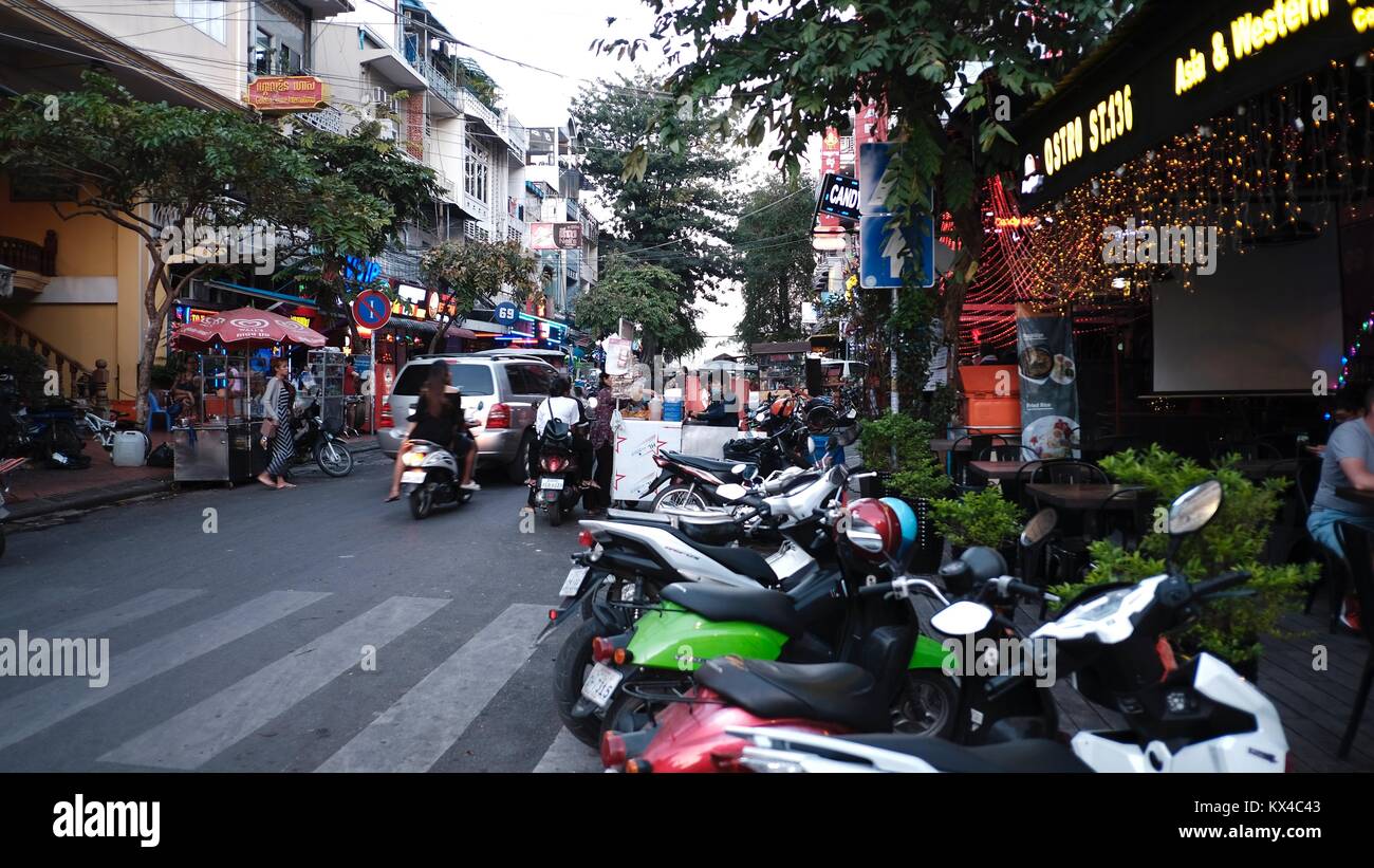 136 Street Tourist Area di Vita notturna Bar Area dopo ore di divertimento Foto Phnom Penh Cambogia Foto Stock