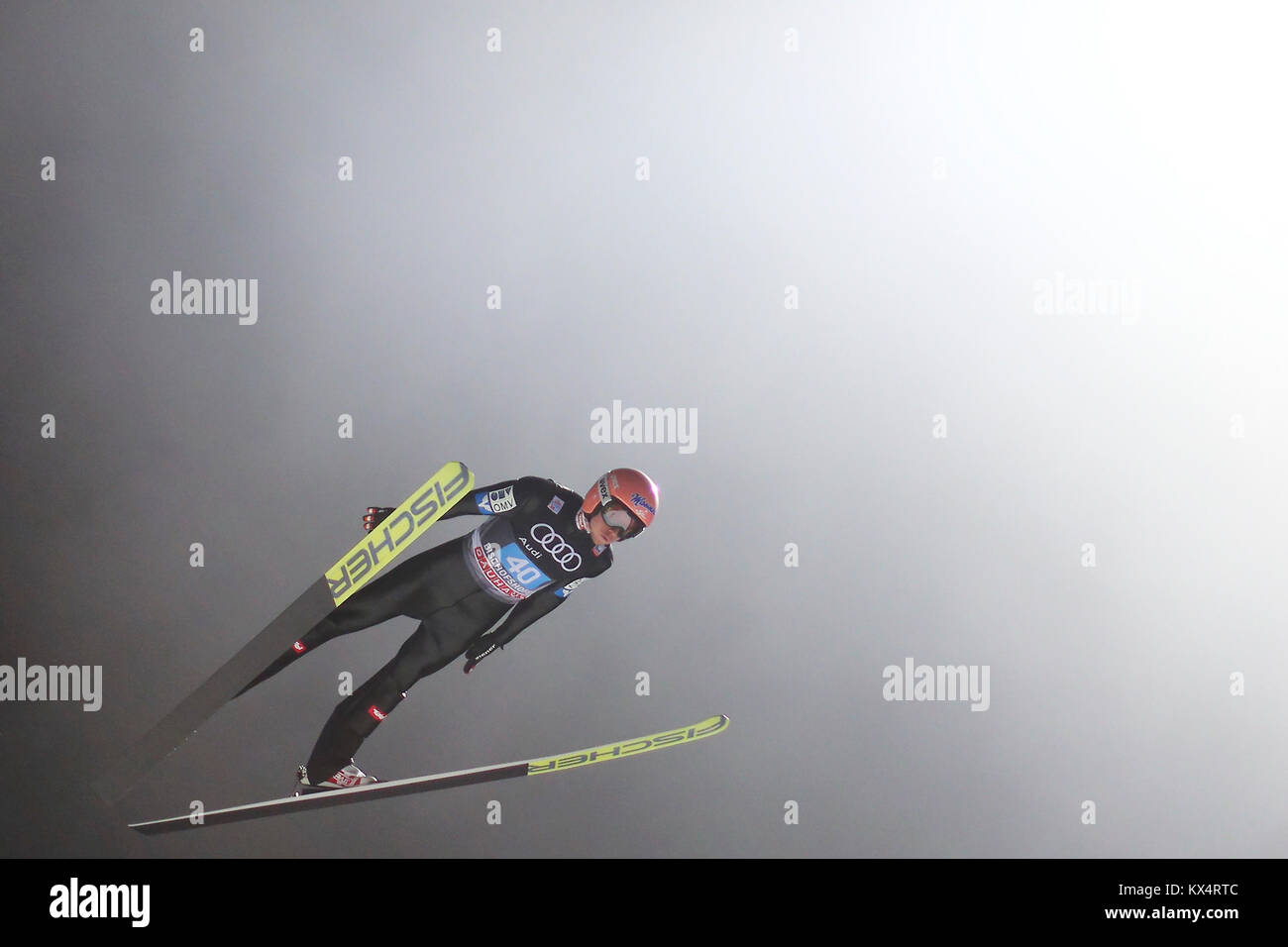 Bischofshofen, Austria. 06th, Gen 2018. Poppinger Manuel da Austria compete in​ il primo round al giorno 8 del 66 quattro colli ski jumping nel torneo di Bischofshofen, Austria, 06 gennaio 2018. (Foto) Alejandro Sala/Alamy Live News Foto Stock