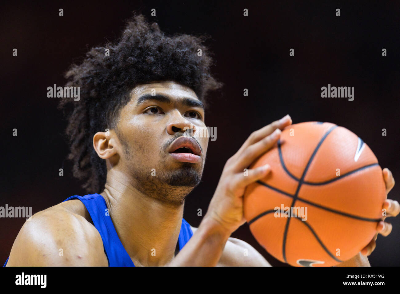 6 gennaio 2018: Nick Richards #4 del Kentucky Wildcats spara un tiro libero durante il NCAA pallacanestro tra la University of Tennessee volontari e l'Università di Kentucky Wildcats a Thompson Boling Arena a Knoxville TN Tim Gangloff/CSM Foto Stock