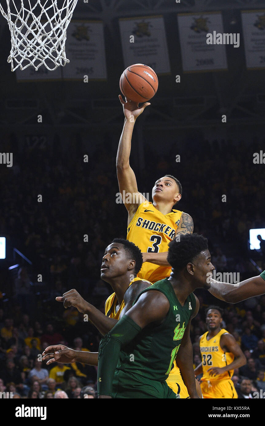 Wichita, Kansas, Stati Uniti d'America. 07Th gen, 2018. Wichita State Shockers guard C.J. Keyser (3) spara un floater oltre la difesa nel primo semestre durante il NCAA Pallacanestro tra la USF Bulls e Wichita State Shockers a Charles Koch Arena di Wichita, Kansas. Kendall Shaw/CSM/Alamy Live News Foto Stock