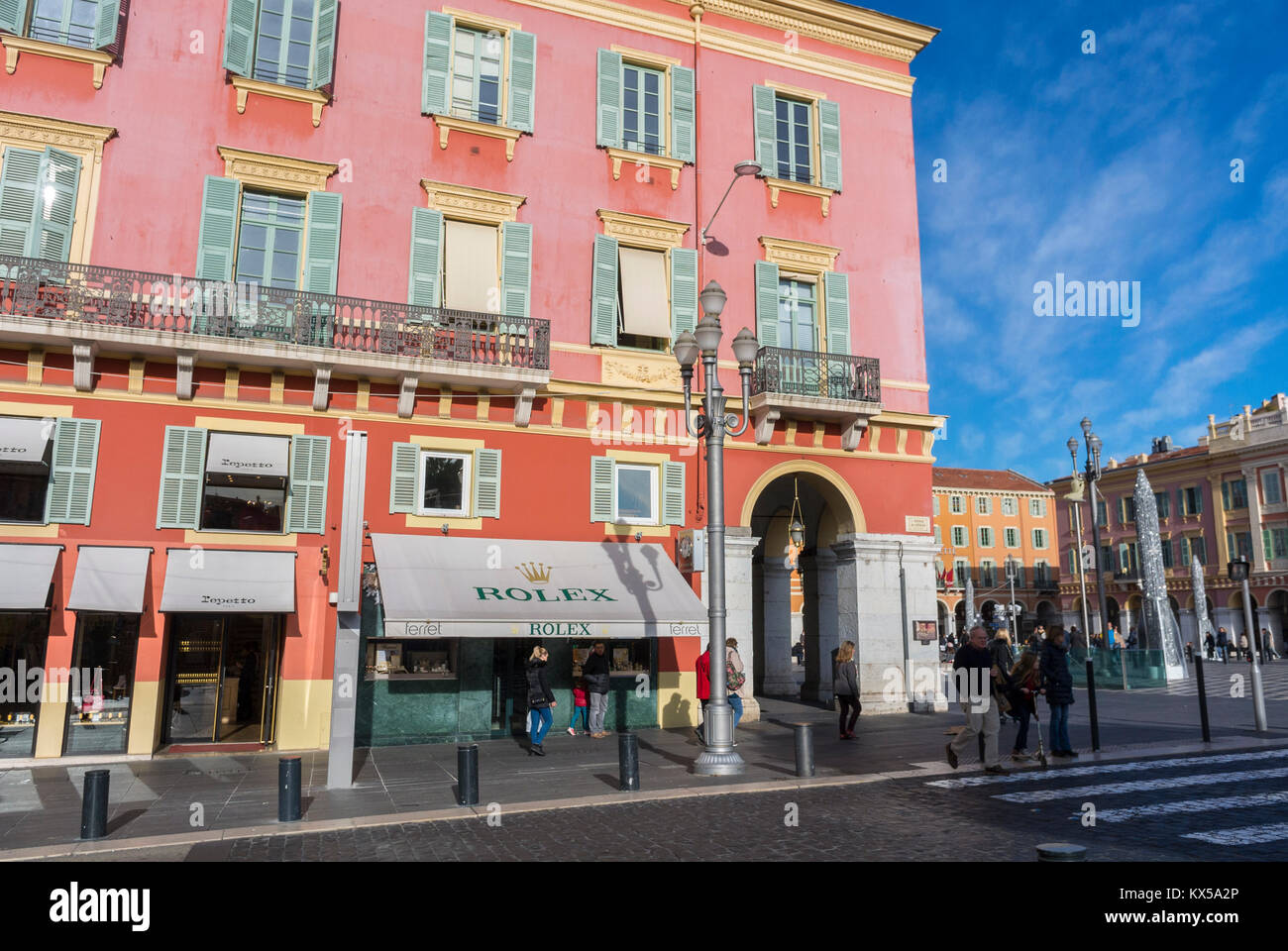 Nizza, Francia, Louis Vuitton LVMH negozio di abbigliamento di lusso, 2  Avenue de Suède Foto stock - Alamy