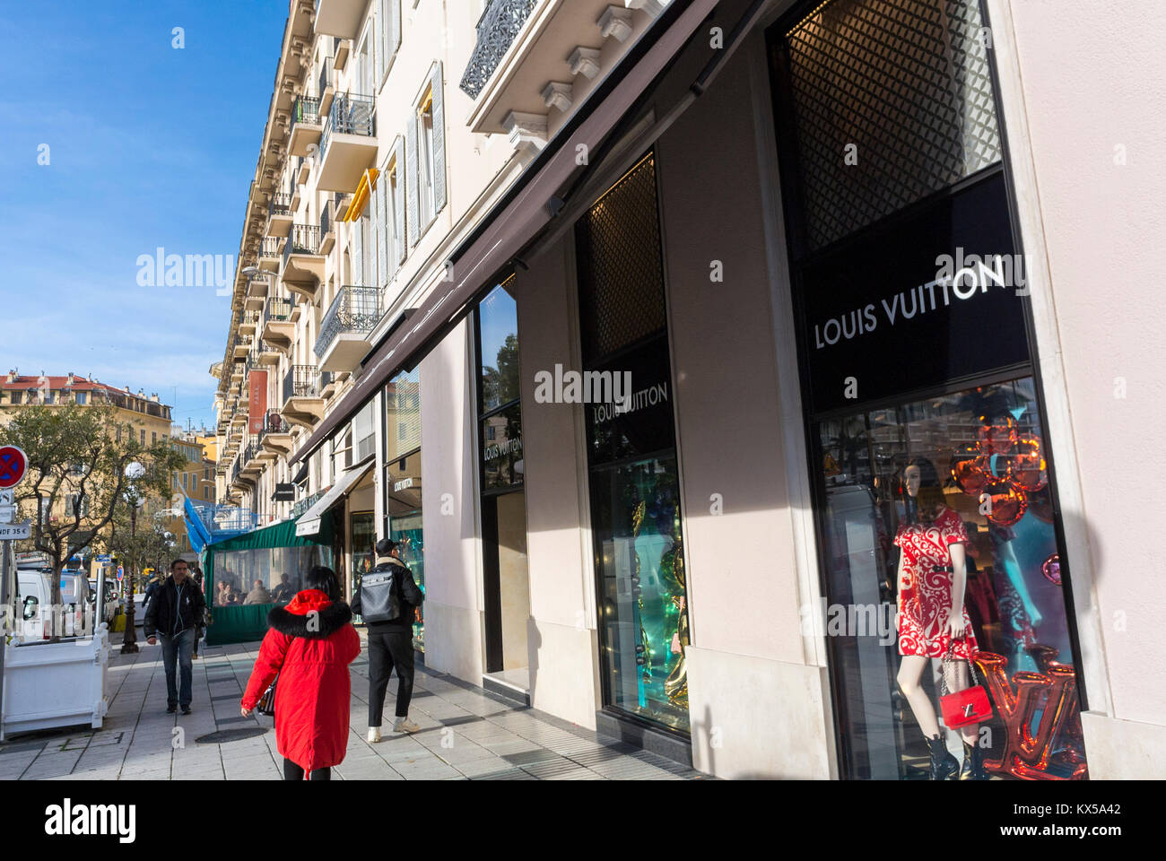Nizza, Francia, Louis Vuitton LVMH negozio di abbigliamento di lusso,  RETAIL MODERNO Foto stock - Alamy