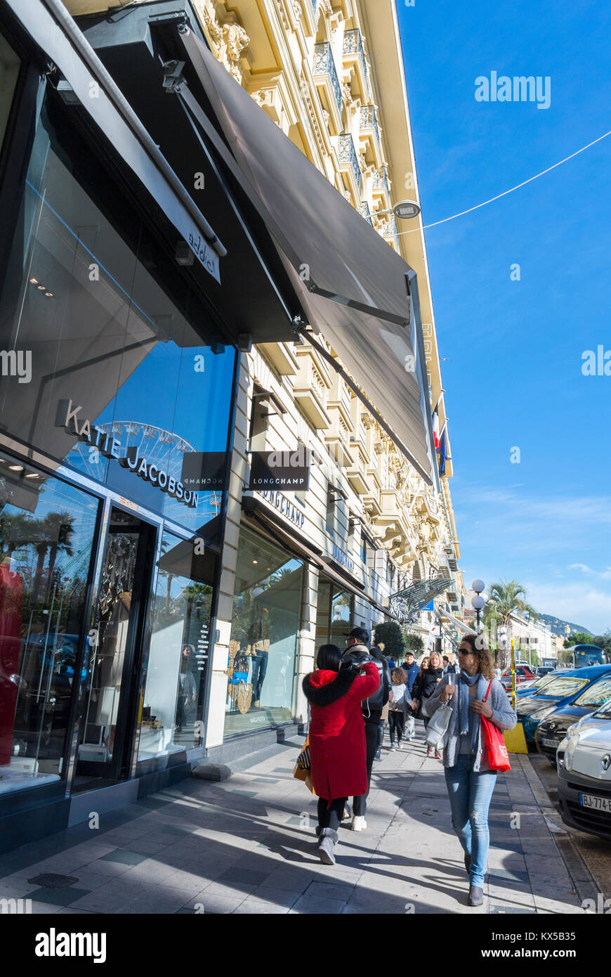 Nizza, Francia,Street scene, Louis Vuitton LVMH negozio di abbigliamento di  lusso, 2 Avenue de Suède, 06000 Foto stock - Alamy