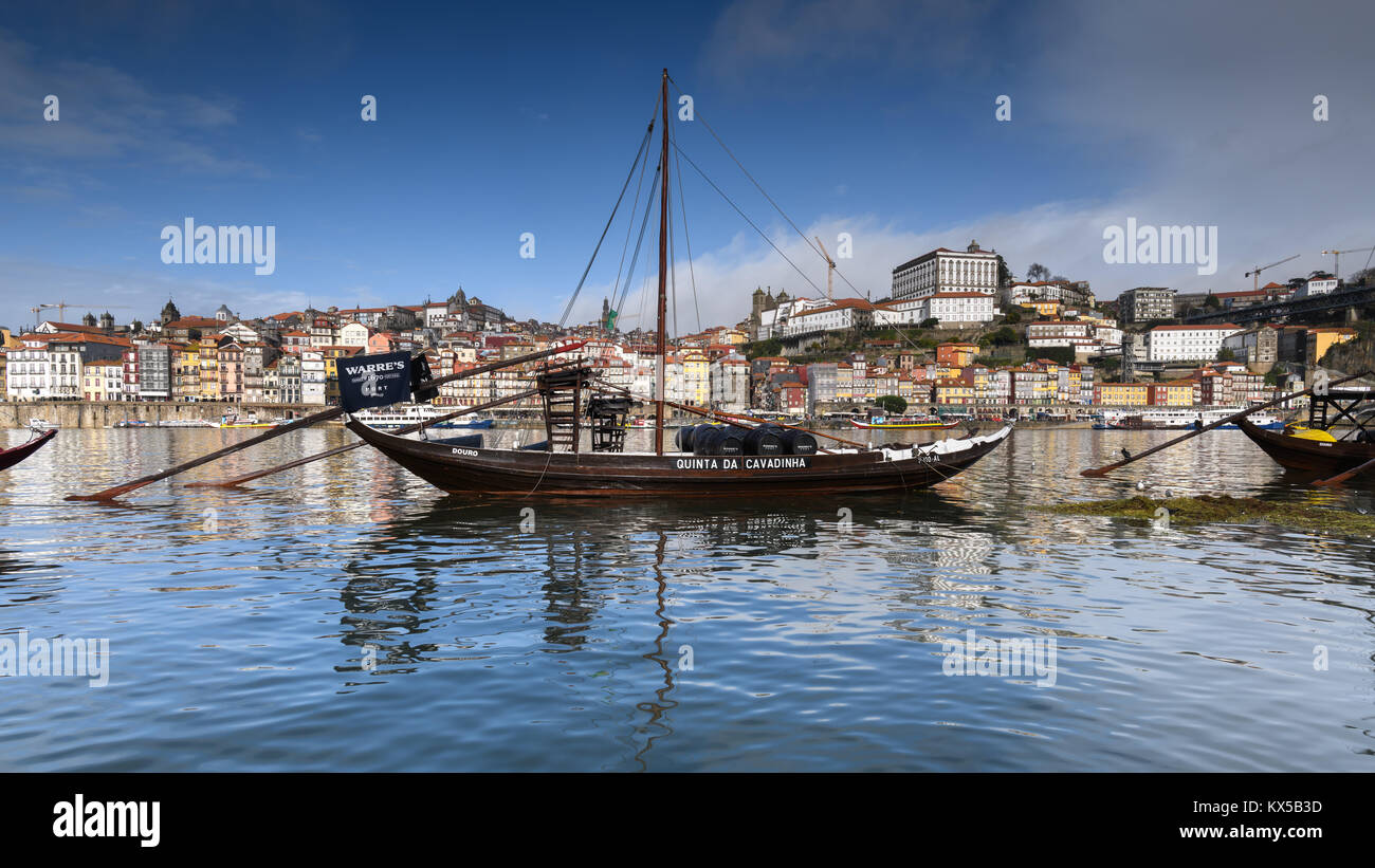 Vista sul fiume Douro a Porto, Portogallo Foto Stock