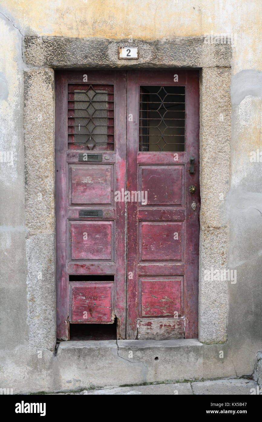 Vecchia Porta Rossa a Porto, Portogallo Foto Stock